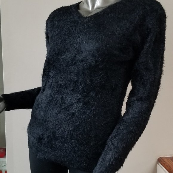 Soft Black sweater - Picture 1 of 4